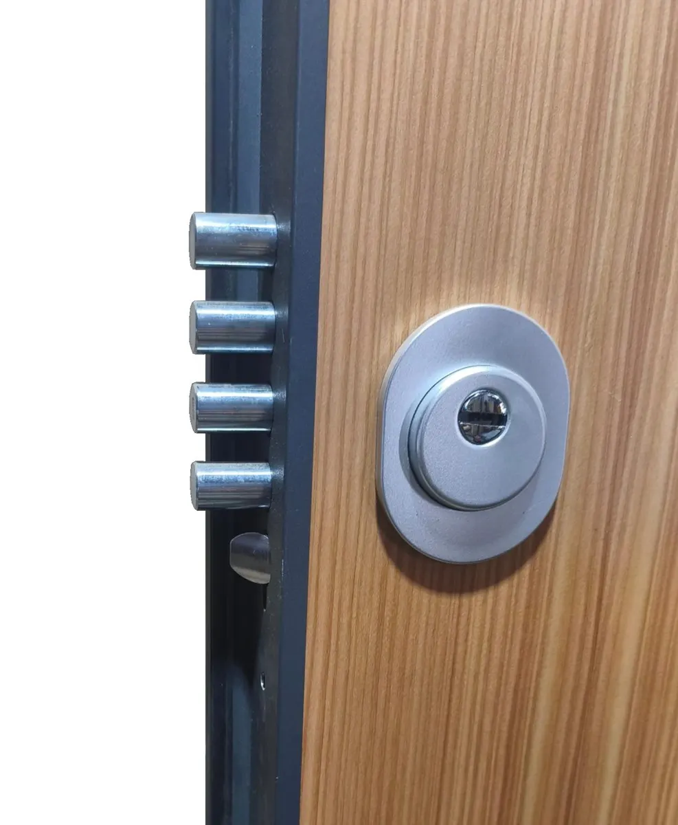 Cerradura de seguridad anclada al marco